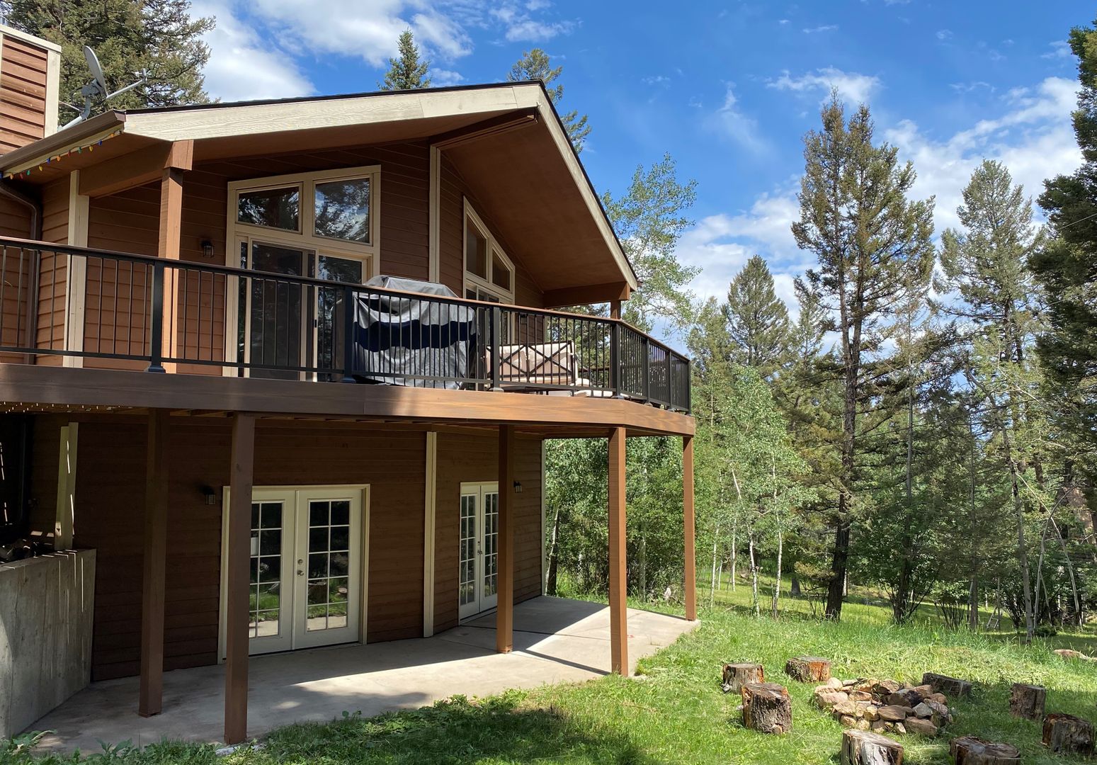 Conifer House: 30856 Kings Valley Way