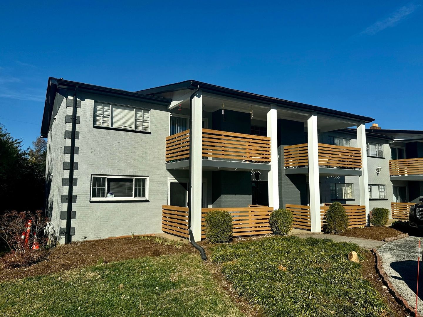Gorgeous 2 Bedroom Condo with a Move-in Special!