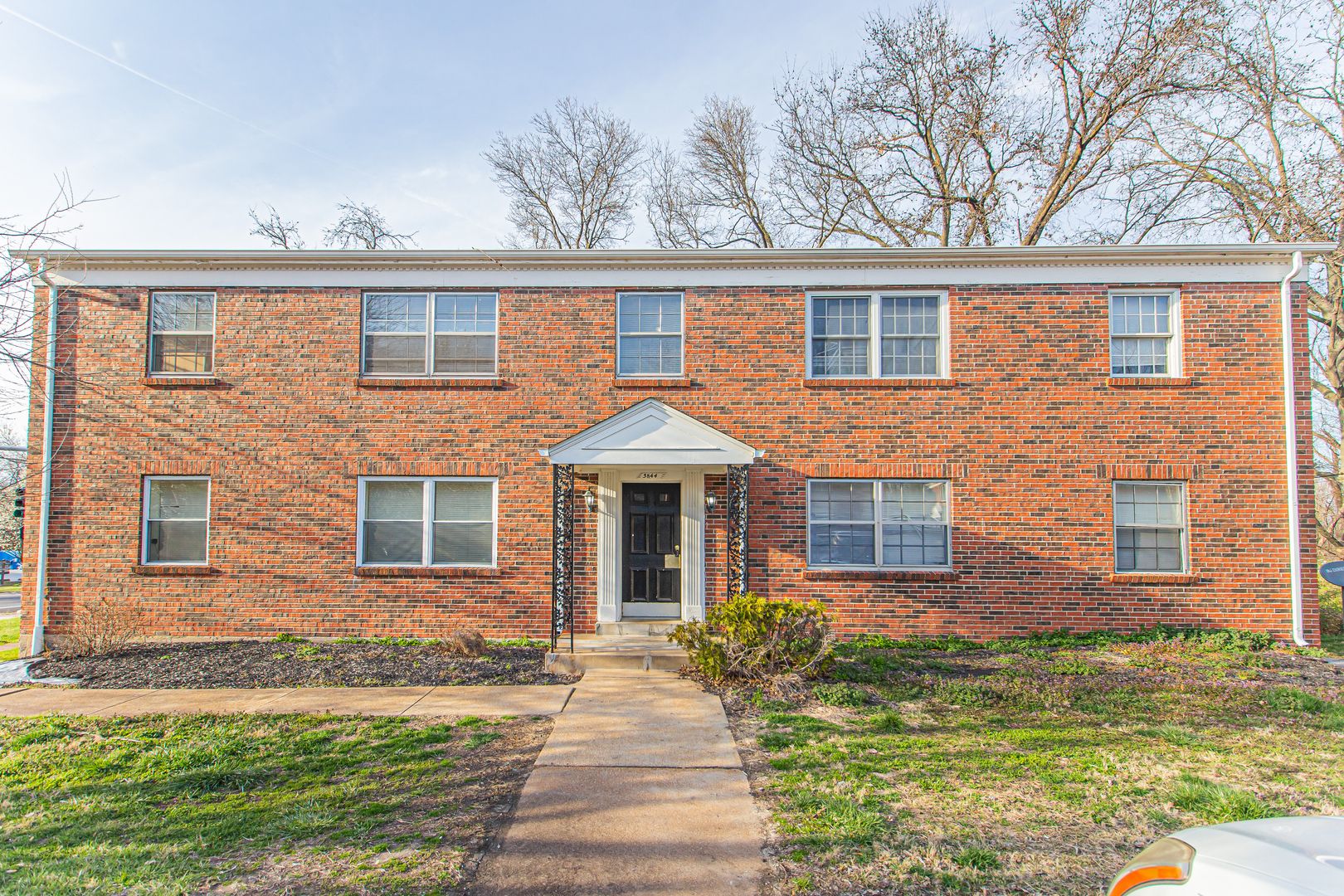 St. Louis Apartment: 5830-44 Bermuda Rd