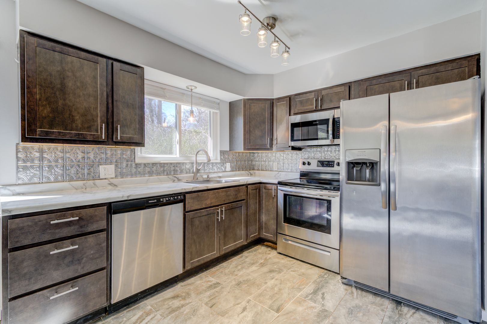 Arnold Condo: 2309 Ida Dr