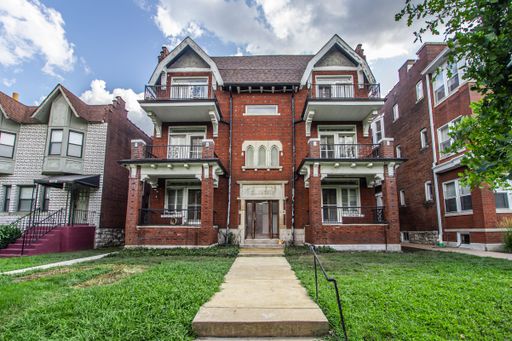 2 bd recently rehabbed, walk to main campus at Wash U., Metro Link, Forest Park.... – photo 1