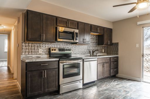 Pet friendly renovated two bedroom – photo 1