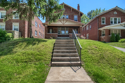 Walk to Clayton or Washington University! Ask about our move in special! – photo 1