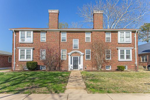 2 bed with hardwood floors available. – photo 1