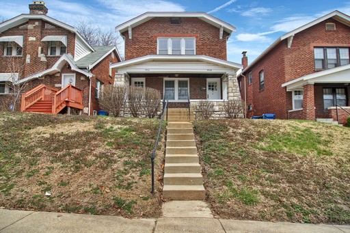 Spacious and charming 2 bedroom in Richmond Heights on 1st floor. – photo 1