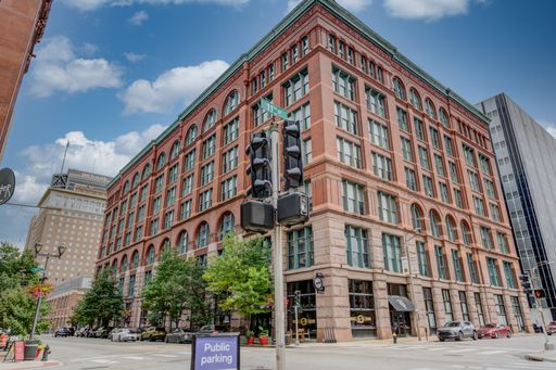 Beautiful Condo in Washington Loft District – photo 1