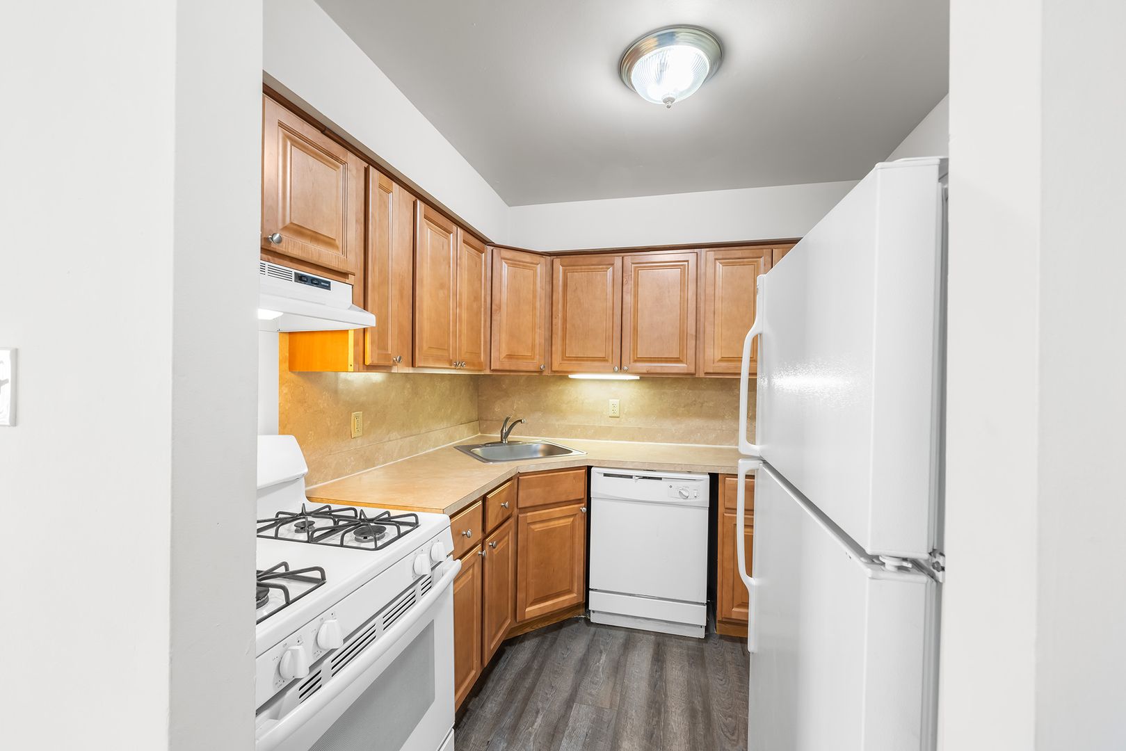 The Yorklyn Apartments and Townhomes 5 of 12