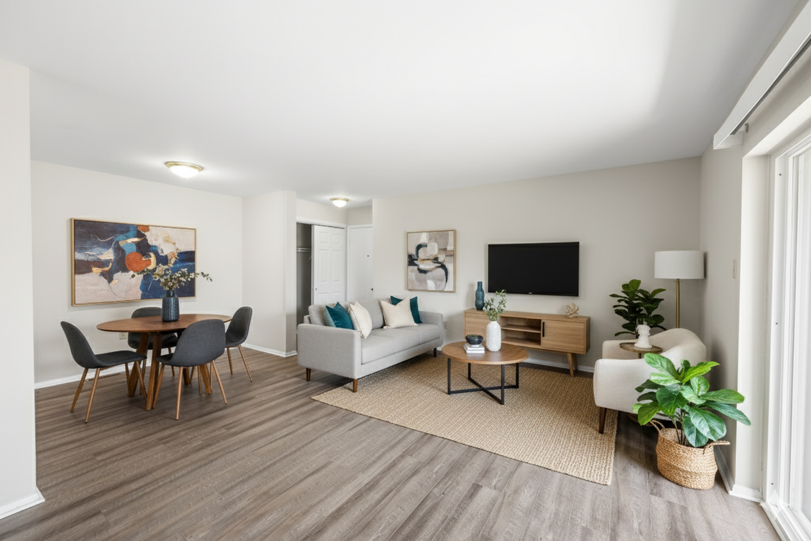 The Yorklyn Apartments and Townhomes 10 of 12