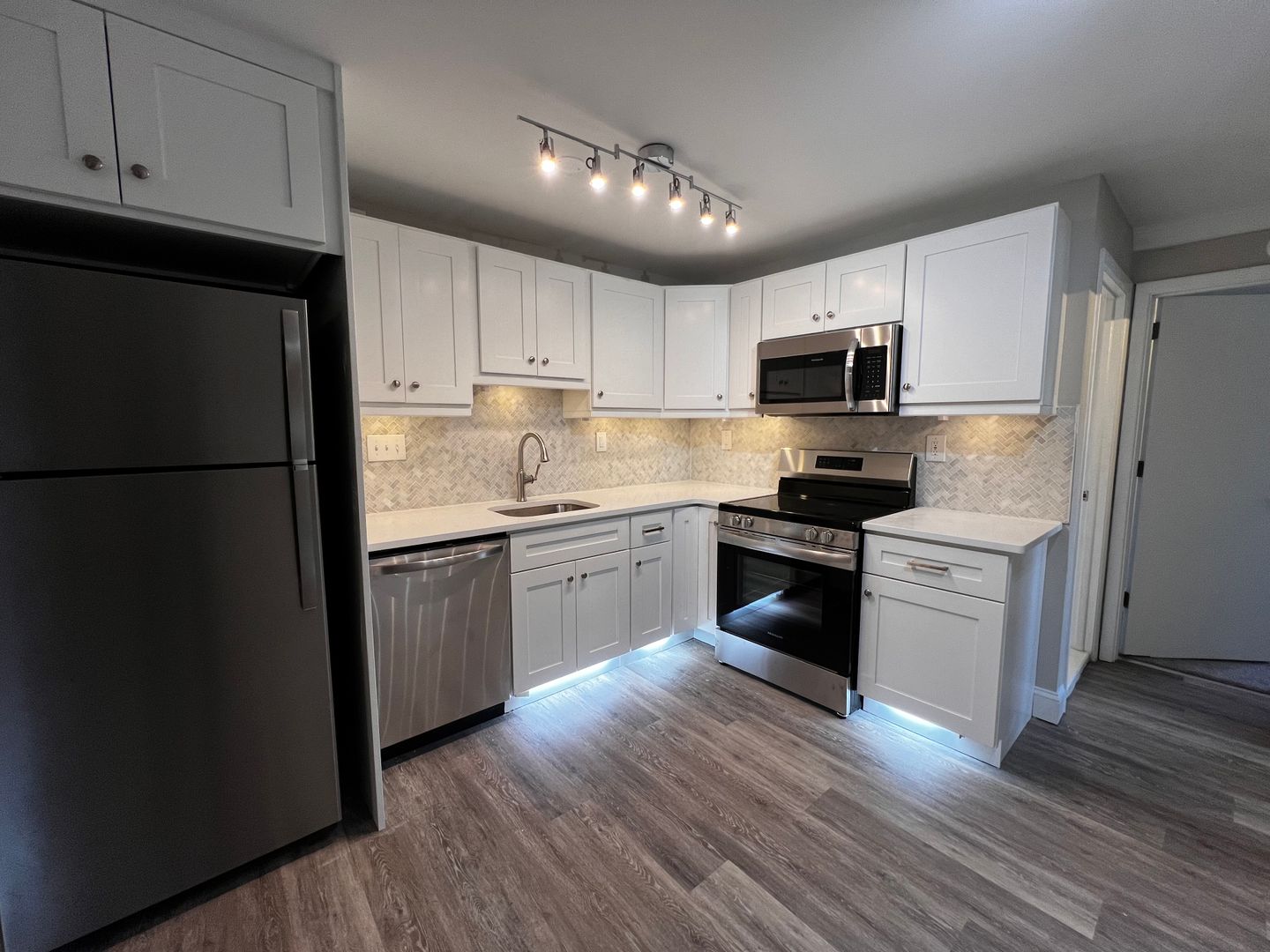 Broomall Apartment: 501 Lawrence Rd