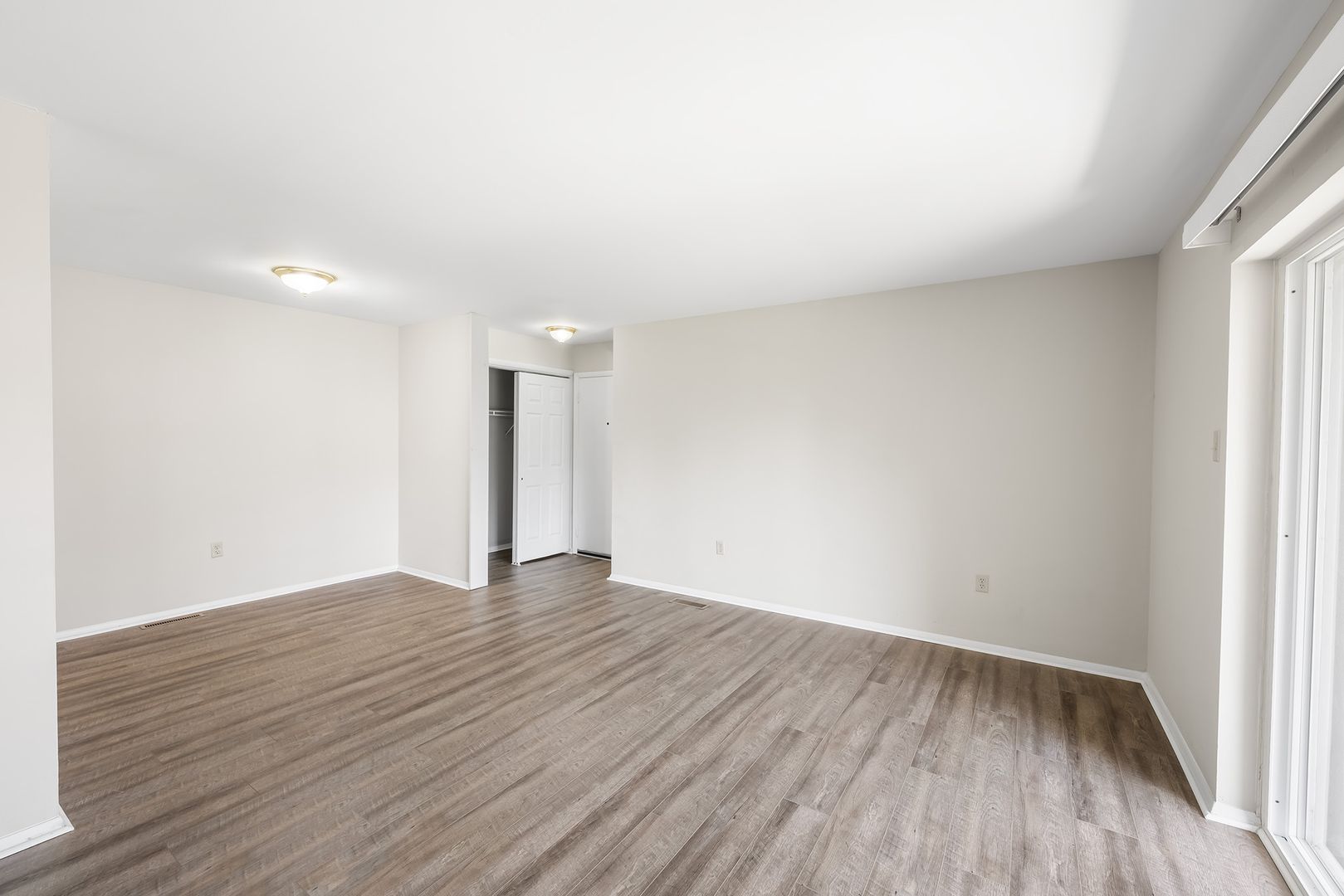 The Yorklyn Apartments and Townhomes 9 of 12