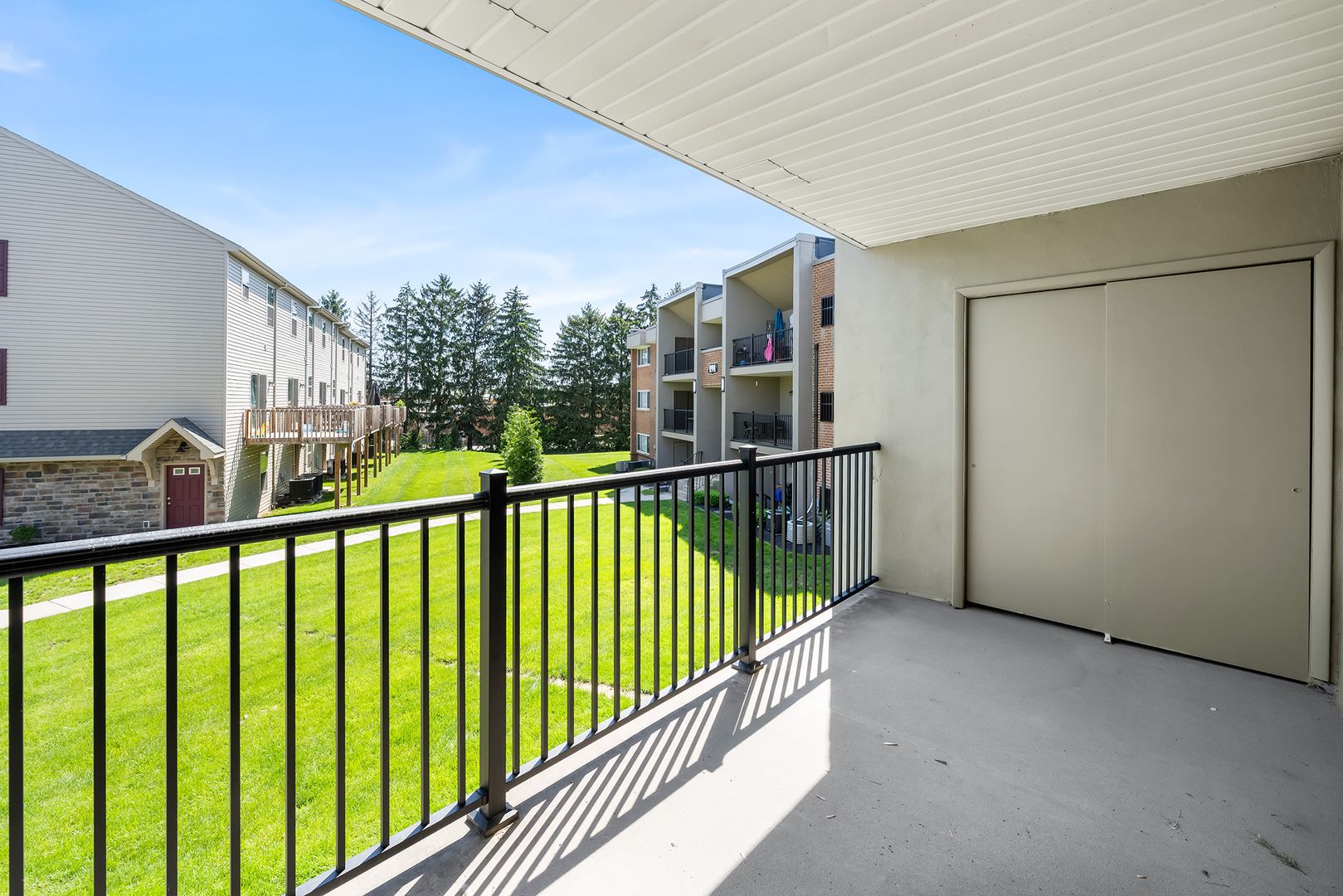 The Yorklyn Apartments and Townhomes 11 of 12