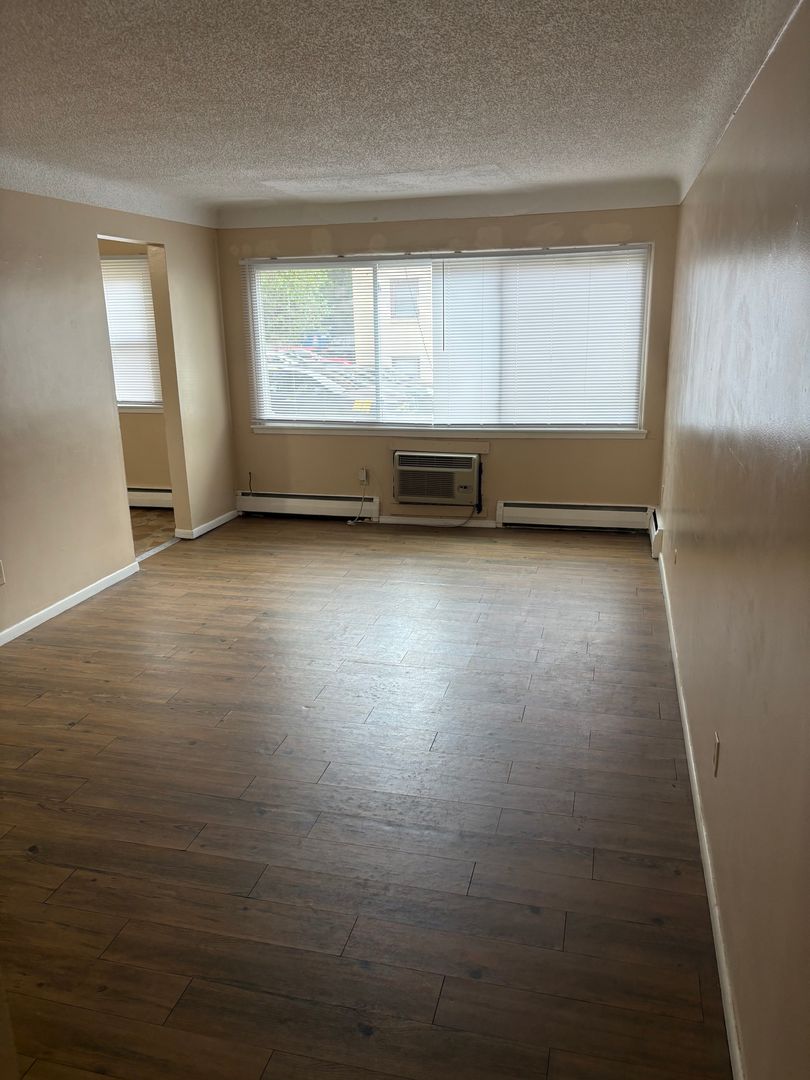 St Paul Apartment: 1015 York Ave