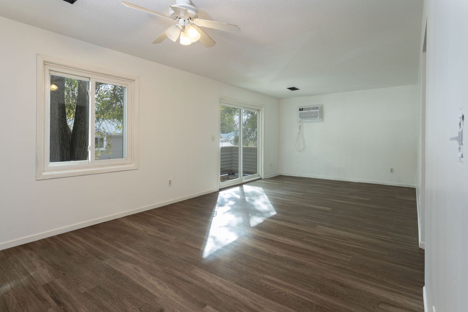 St Paul Apartment: 1434 Case Ave E