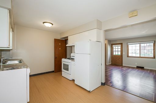 Listing photo thumbnail