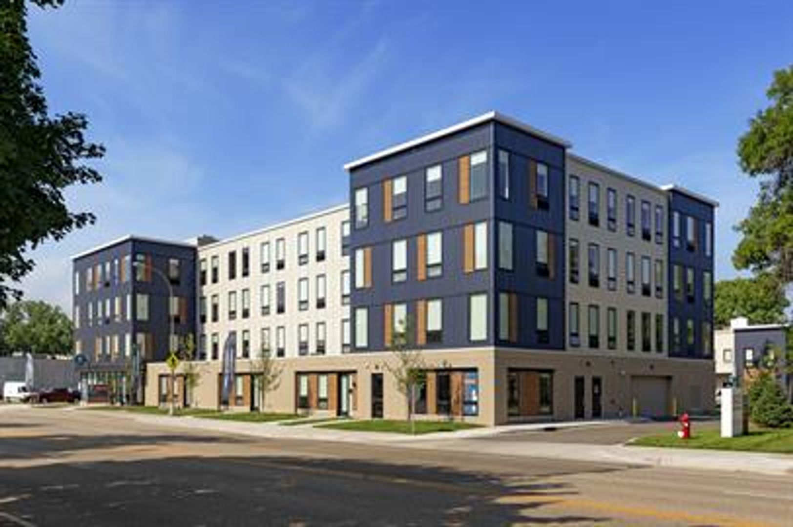 Henley (6324-6344 Lyndale)