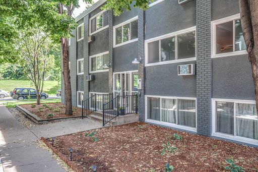 Listing photo thumbnail