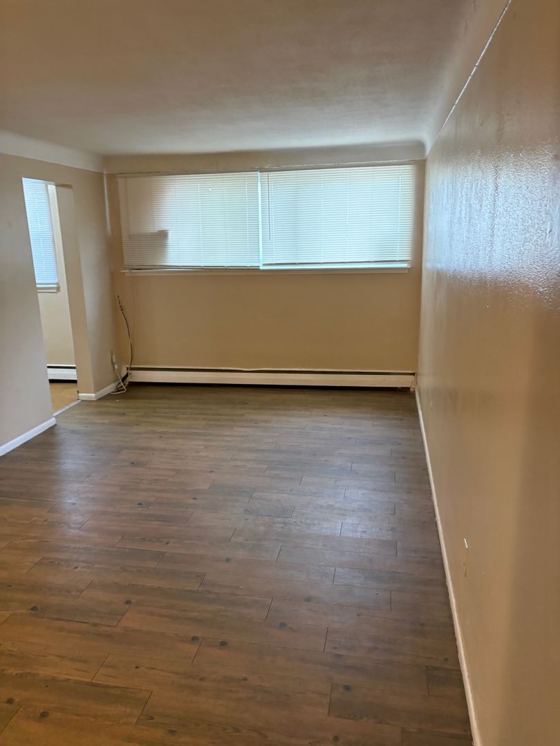 St Paul Apartment: 1015 York Ave