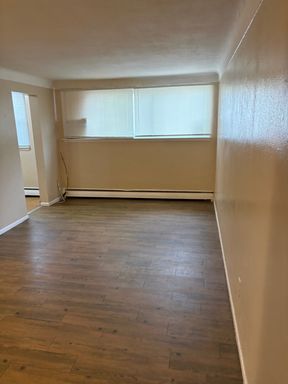York Ave, 18, St Paul, MN 55106