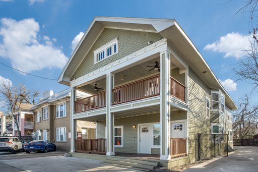 Historic 2BR/2BA + Huge Private Deck & Dallas Skyline Views | $1,695 Special – photo 1