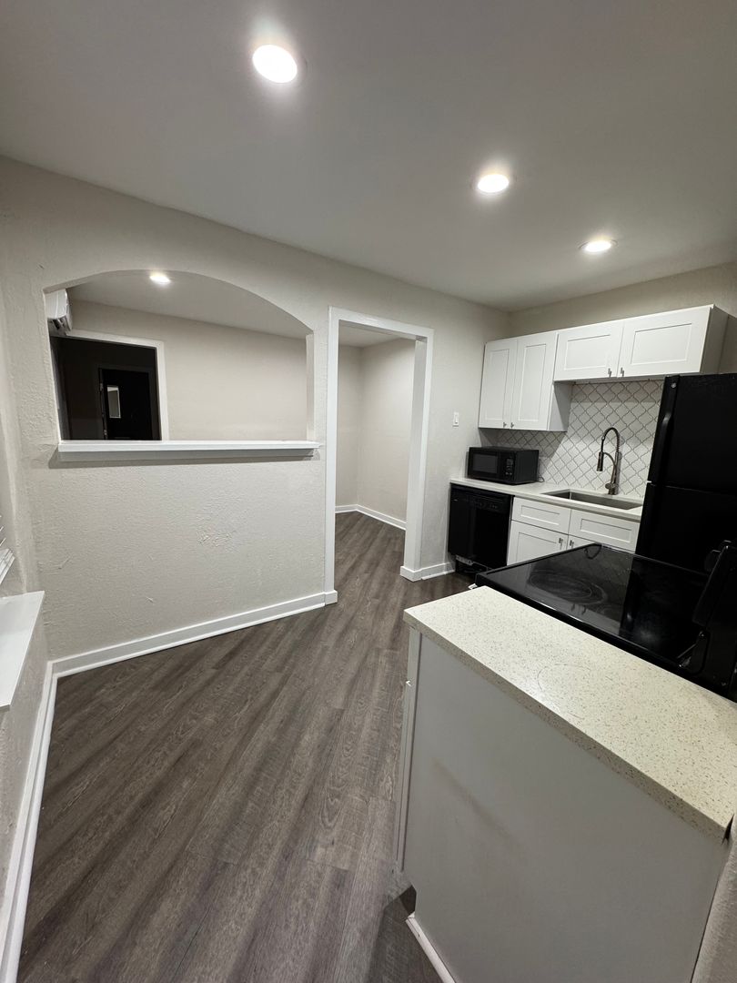 Dallas Apartment: 615 Parkview Ave