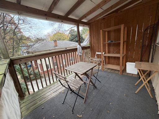 Charming midtown studio with deck – photo 1