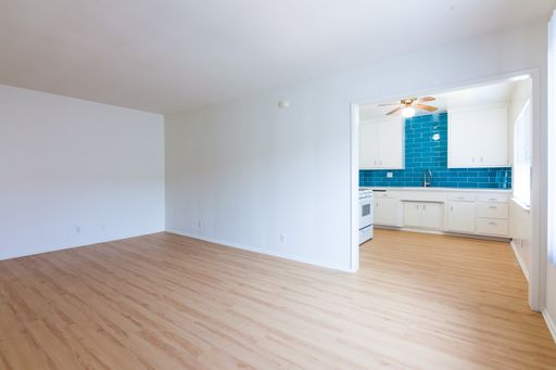 Top Floor 1 Bedroom with AC - 1 Mile to Westwood and UCLA – photo 1