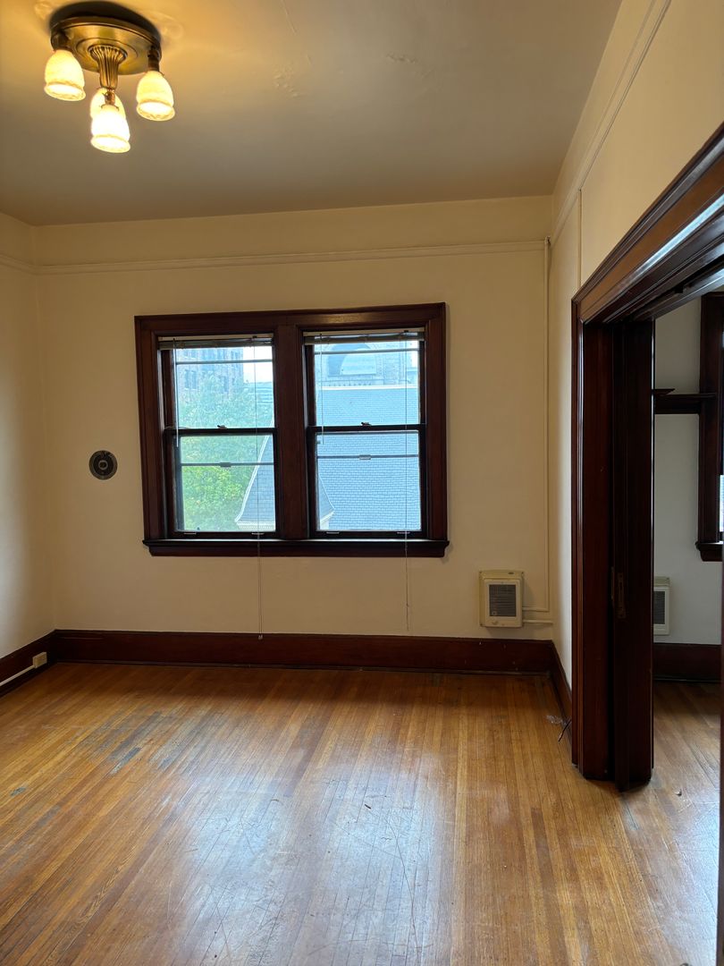 Portland Apartment: 909 SW 12th Ave.