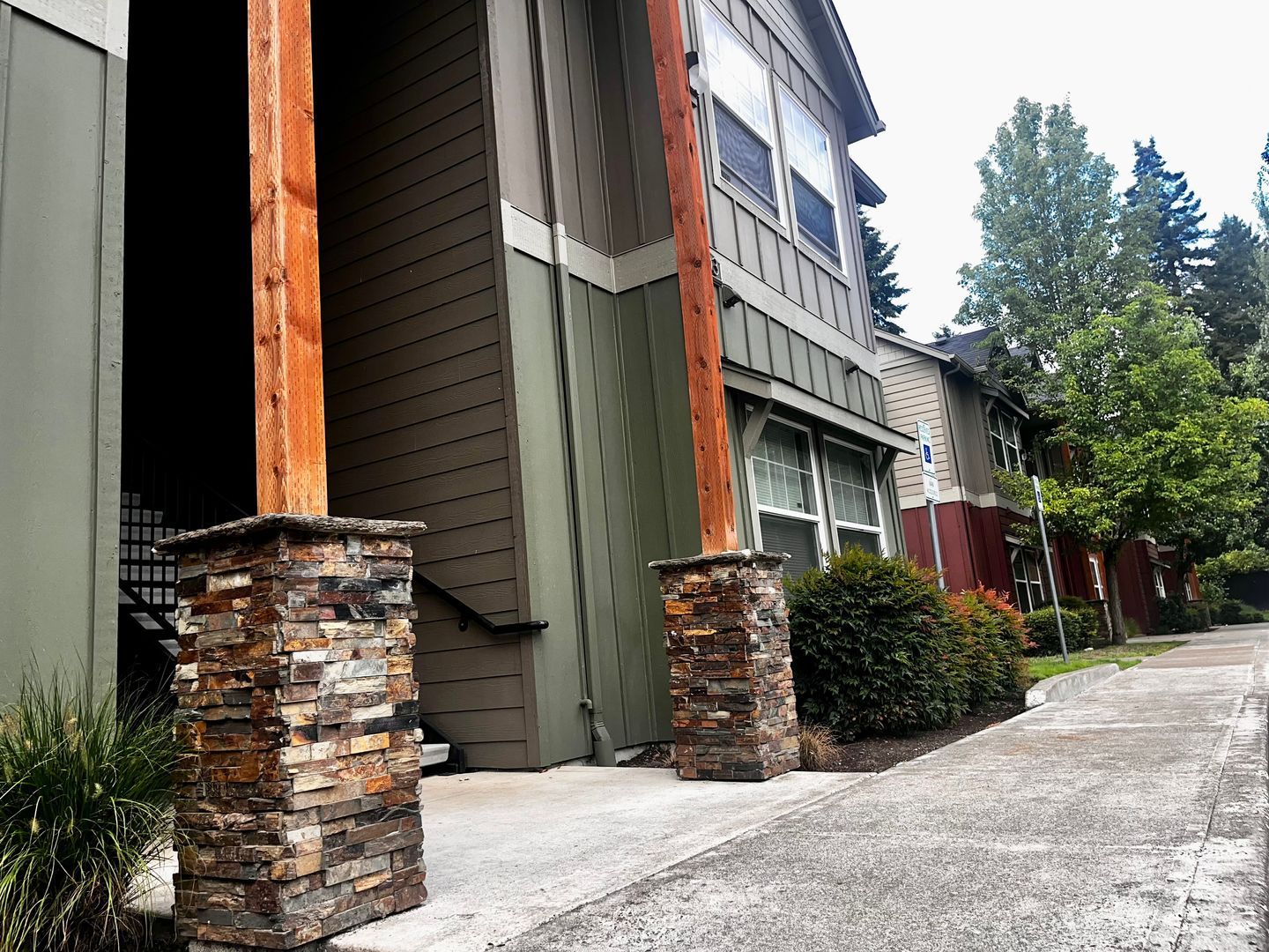 Hillsboro Apartment: 101 NE Brookwood Parkway