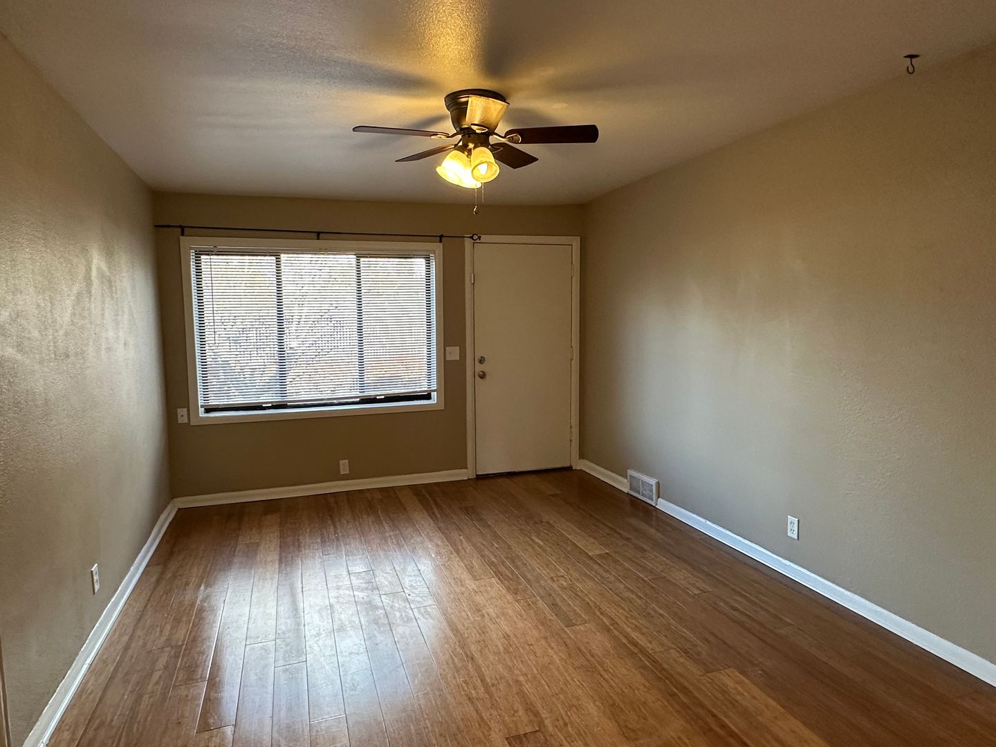 Portland Apartment: 2757 SE 29th Ave.