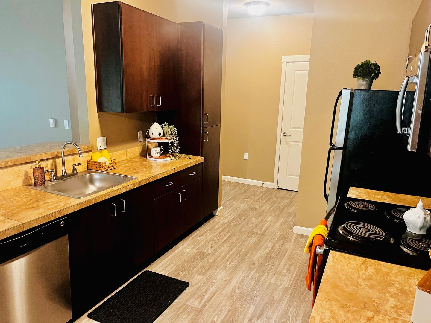 Hillsboro Apartment: 101 NE Brookwood Parkway