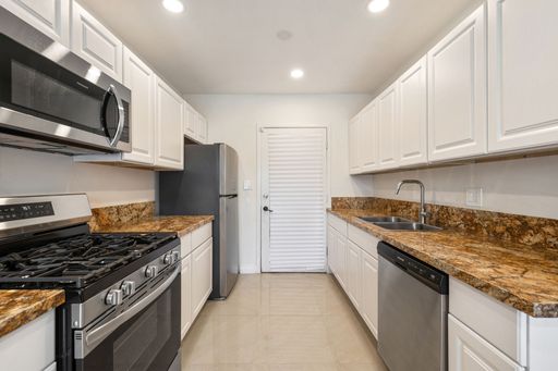 Stylish Mid-Century Modern 2BR Home in Prime South Palm Springs – photo 1