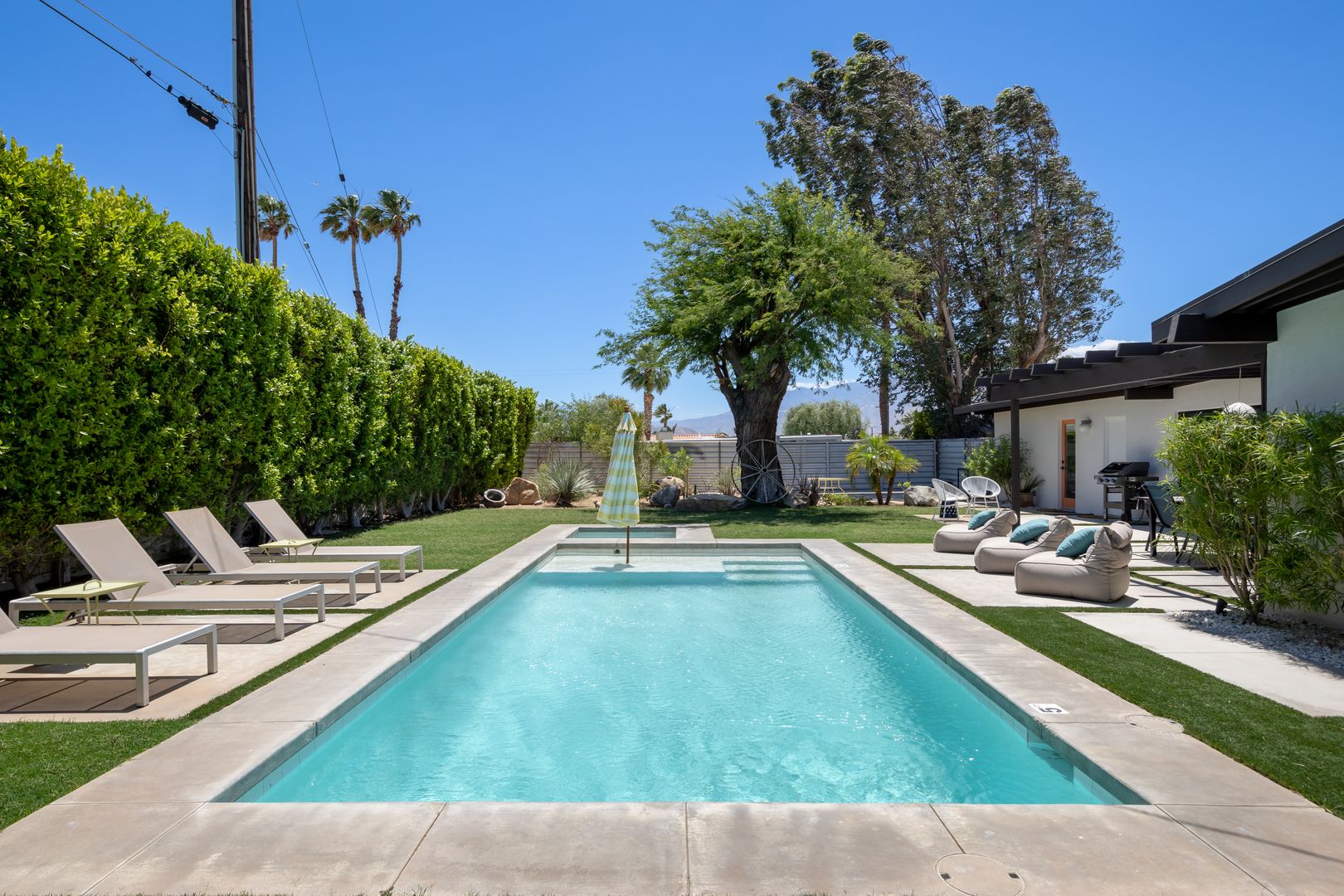 Palm Springs House: 2204 West Acacia Road