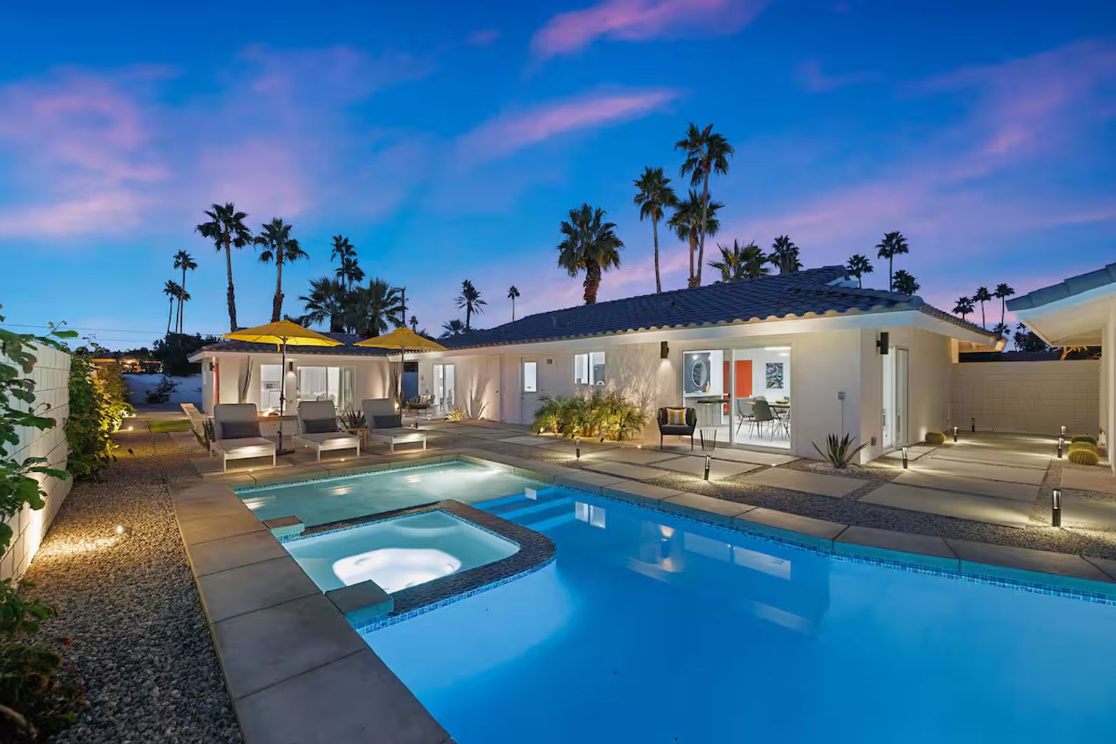 Palm Springs House: 945 N Buttonwillow Cir
