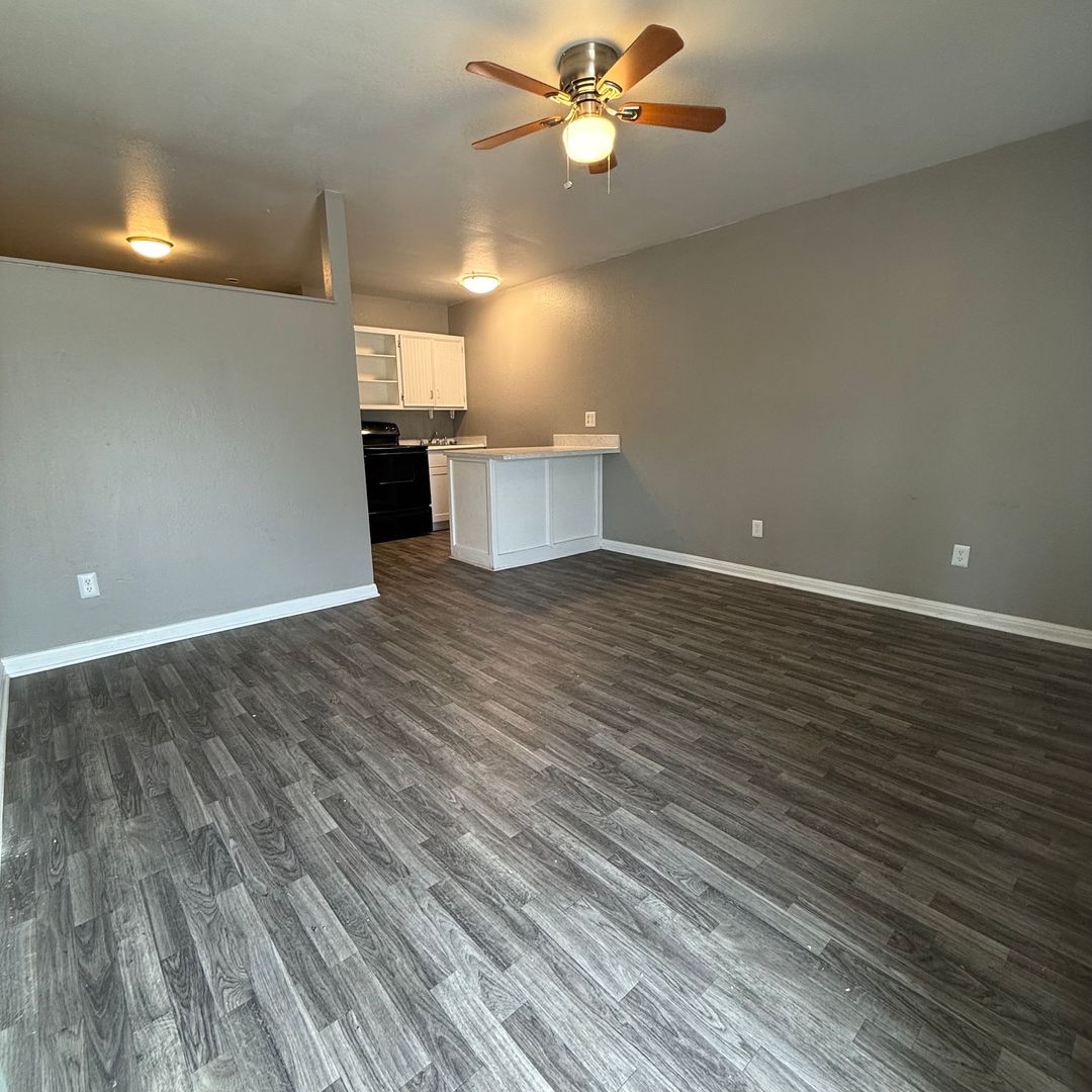 Waco Apartment: 105 N Lacy Drive