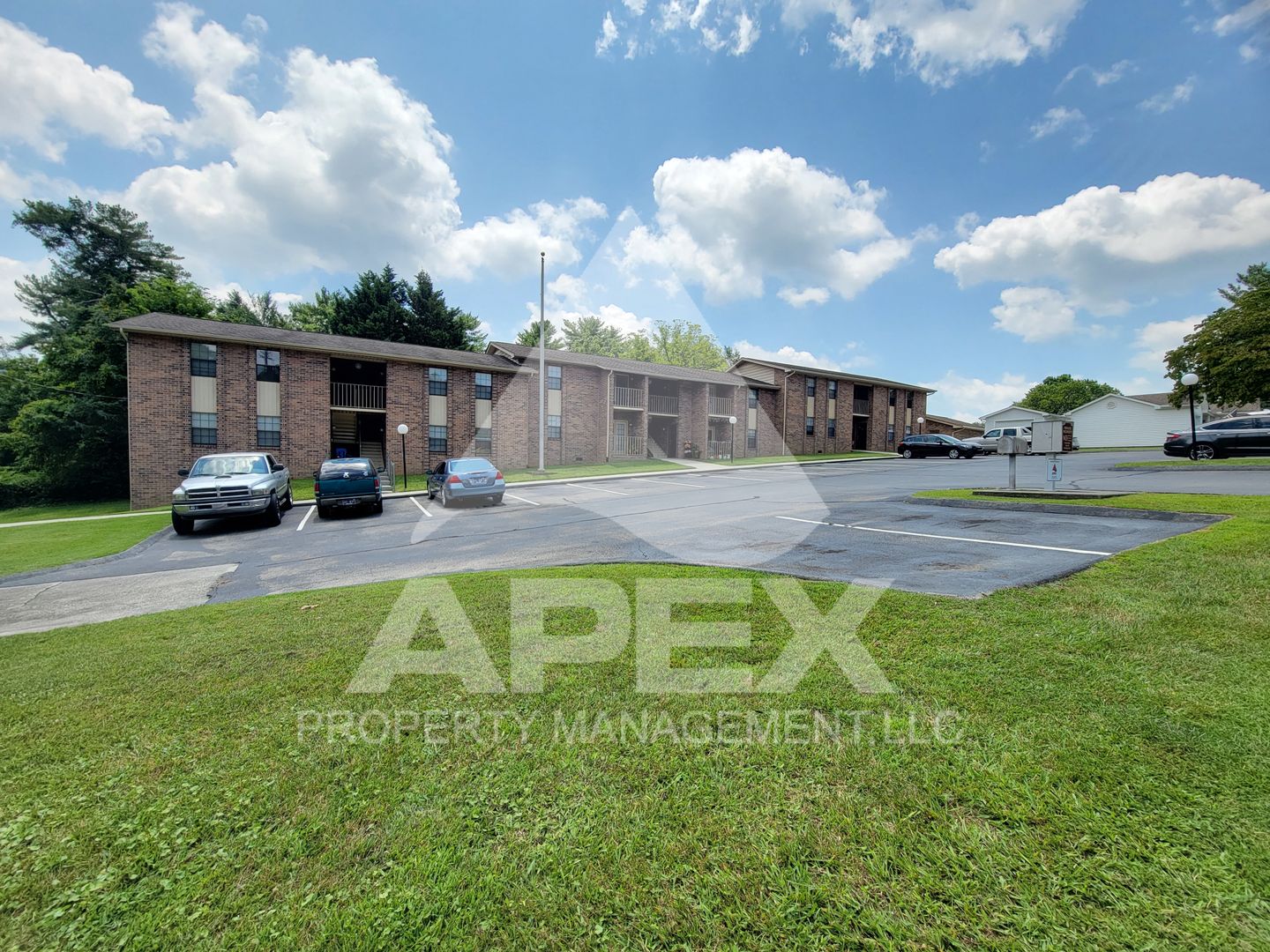 Spacious Ground Floor 2 Bd - 1Ba Apartment in Fountain City!