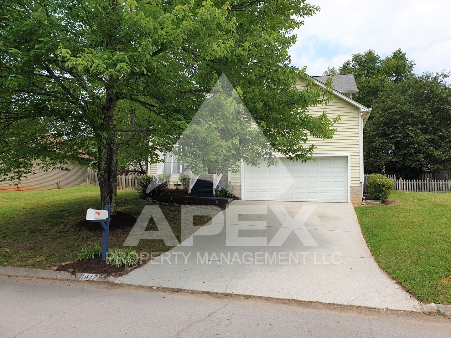 Beautiful 3 Bd 2.5 Ba Single Family Home in West Knoxville!!