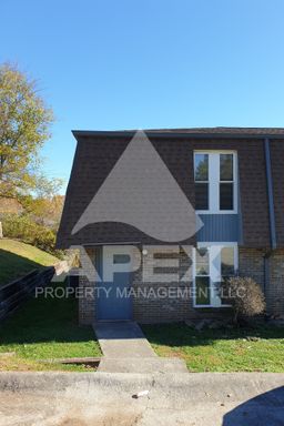 NICE 2 Bedroom 1.5 Bath Townhouse in West Knox off Cedarbluff! – photo 1