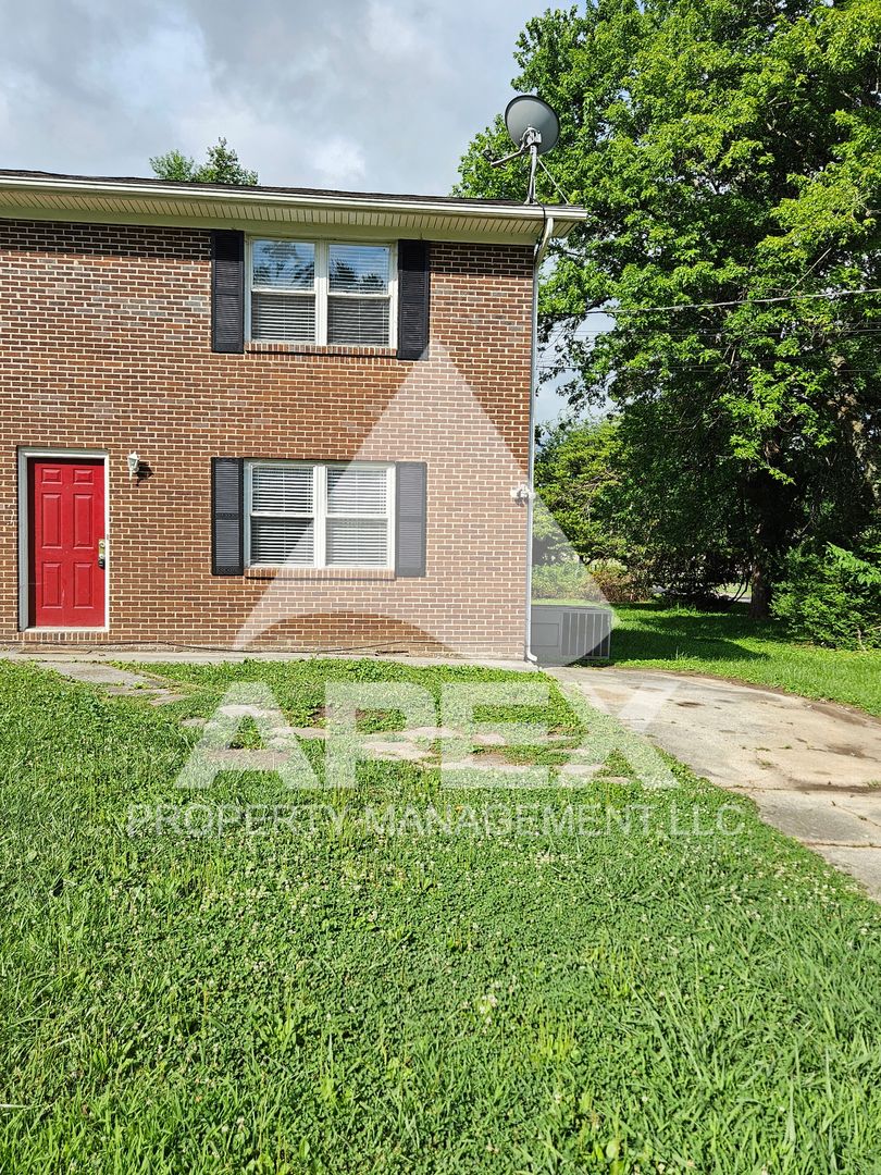 Maryville Apartment: 2351 Pinewood Drive