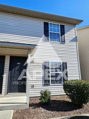 MOVE-IN SPECIAL, $1 RENT!! - Nice 2 Bd | 1.5 Ba Townhouse in West Knox Condo Community! – photo 1