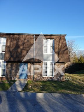 NICE 2 Bedroom 1.5 Bath Townhouse in West Knox off Cedarbluff - END UNIT! – photo 1