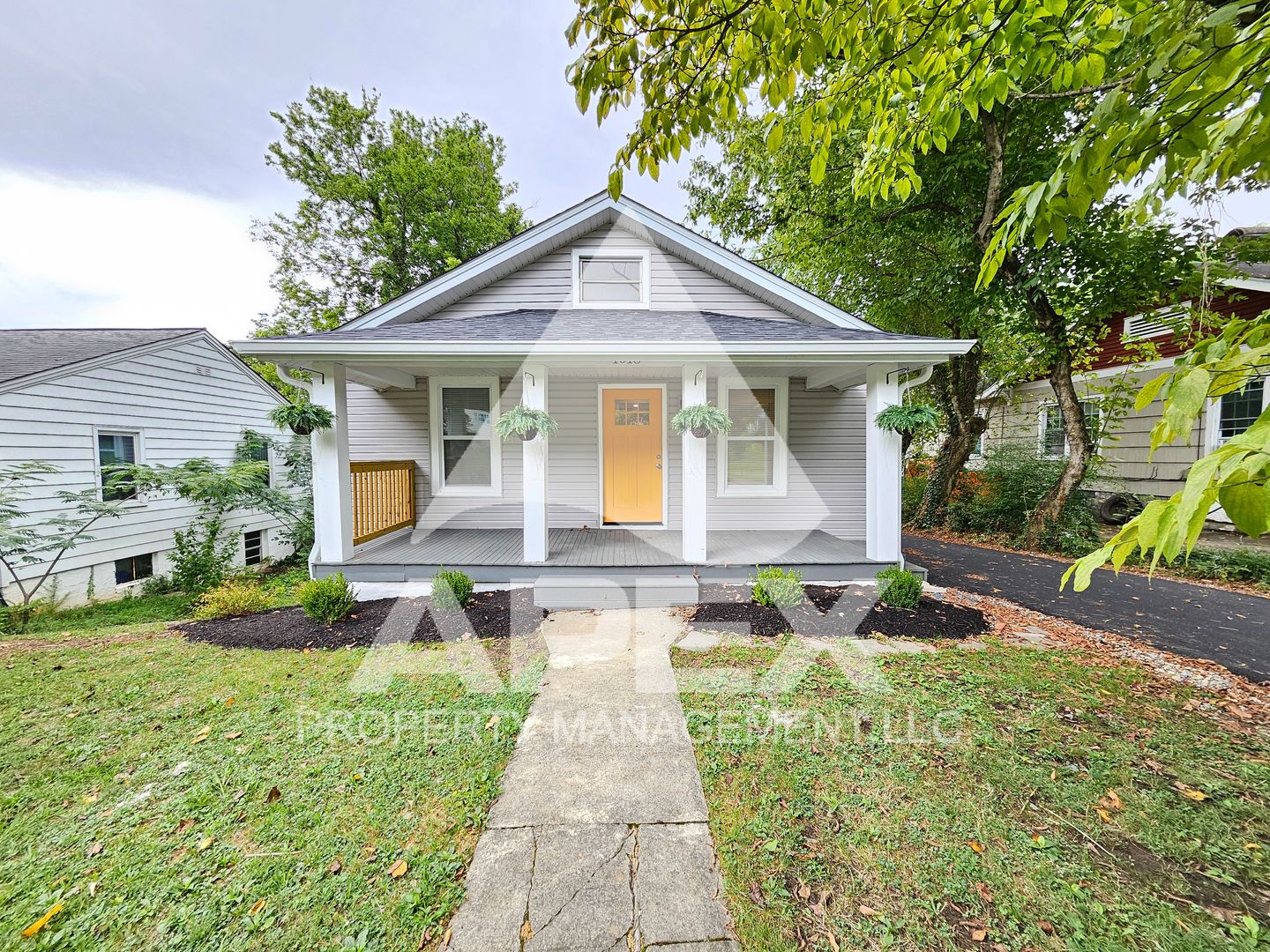 Craftsman Style - 2Bd 1 Ba Single Family Home in North Knox! Off Street Parking!