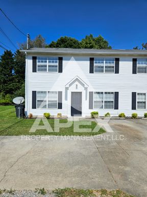 Beautiful 3 Bd 1.5 Ba Townhouse in WEST Knoxville! – photo 1