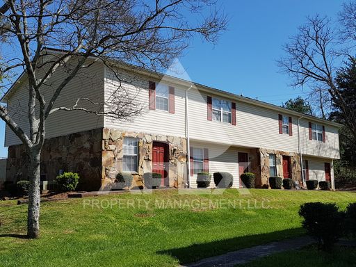 Nice 2 Bd | 1.5 Ba Townhouse in West Knox off Cedarbluff! End Unit!! – photo 1