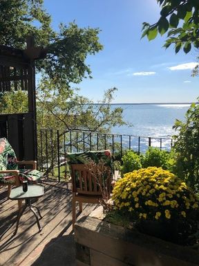 Renovated 1 bedroom on Lake Monona - Available August 1st