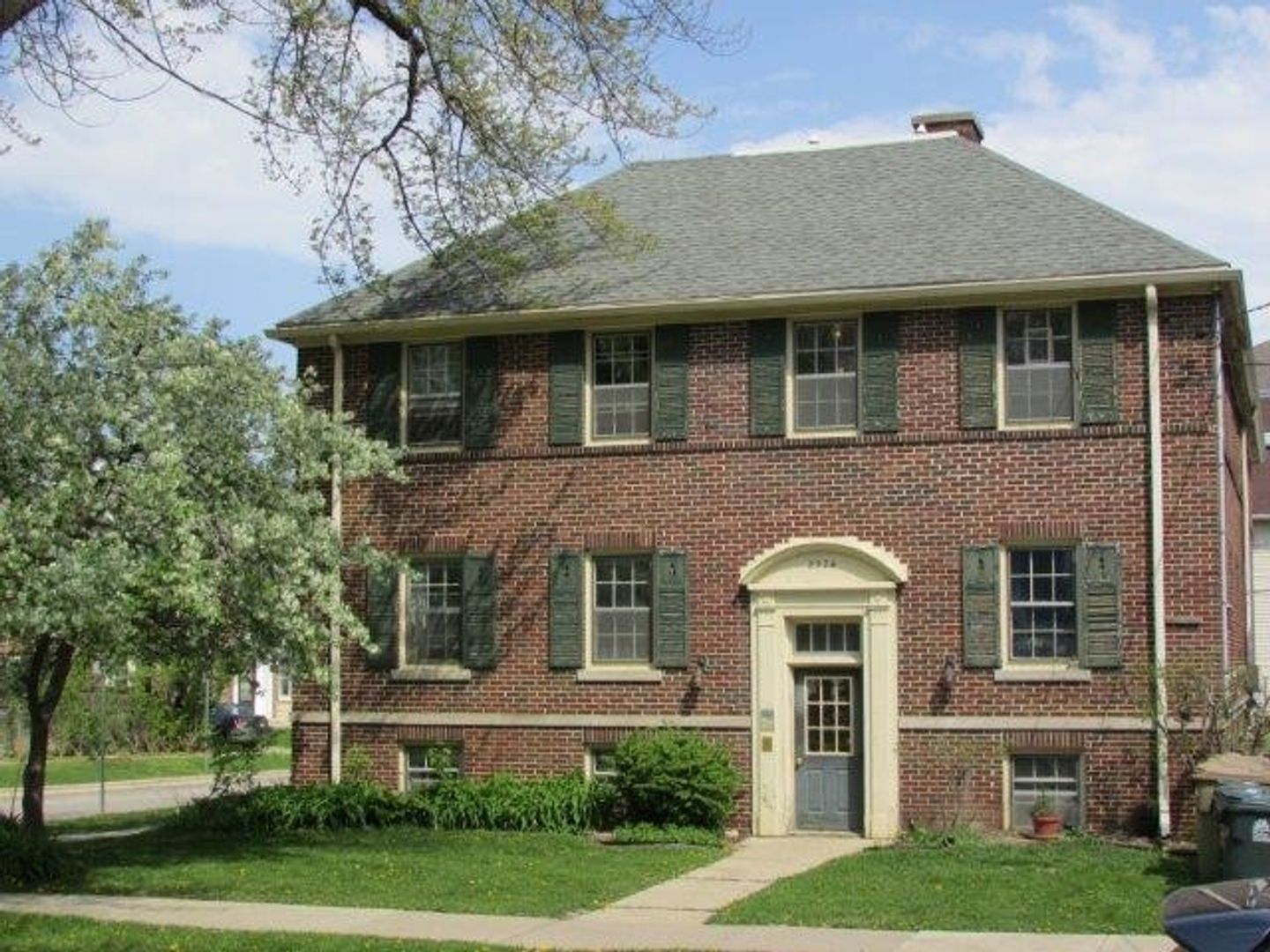 Madison Apartment: 2324 Kendall Avenue