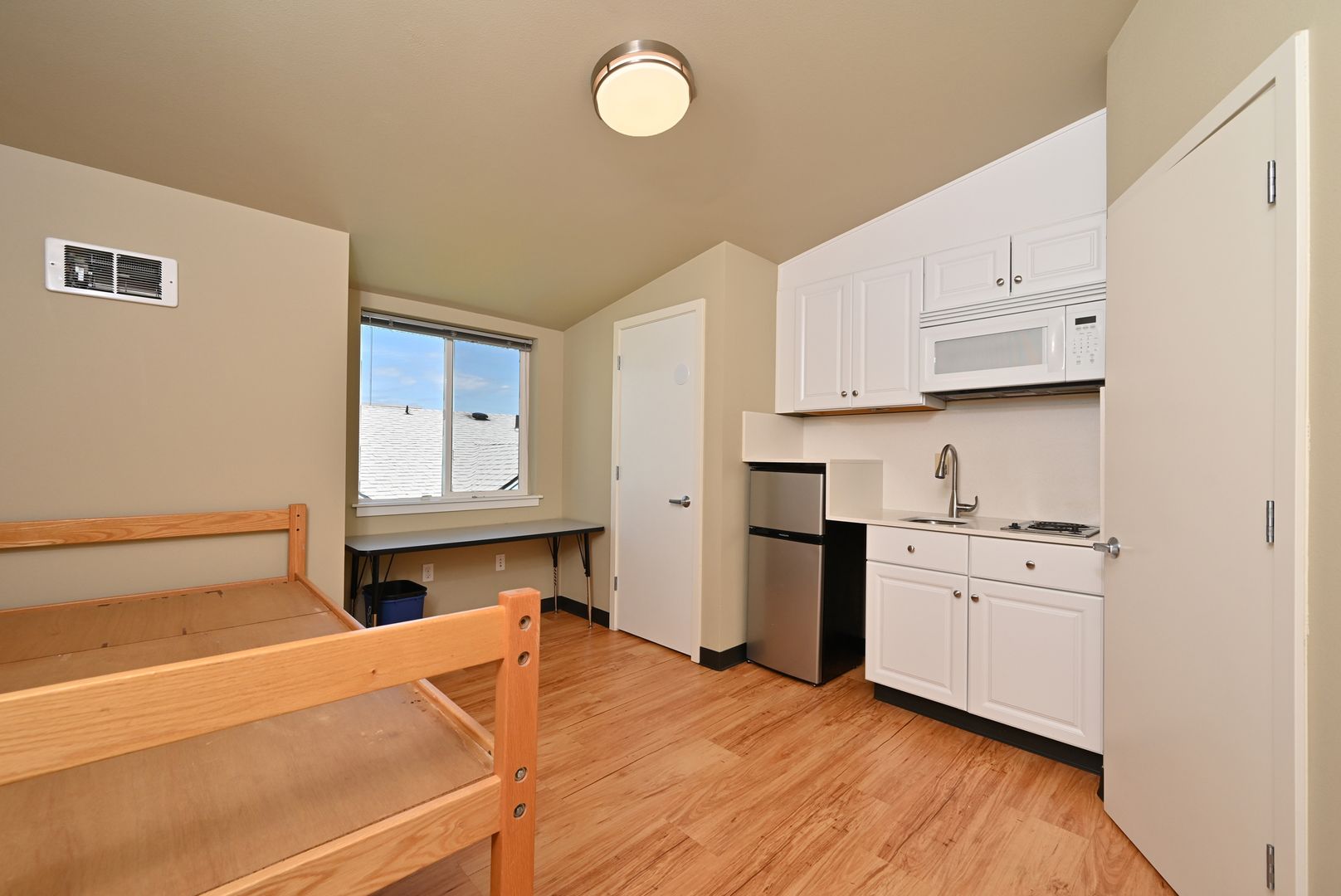 Seattle Apartment: 4730 20th Ave NE