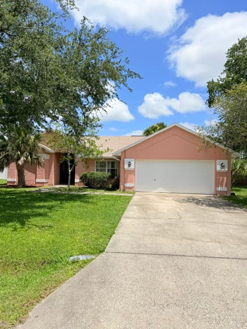 Palm Coast House: 20 Palm Ln