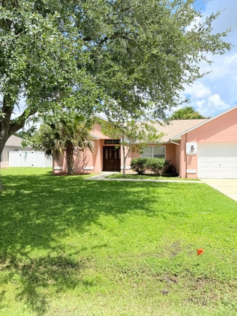 Palm Coast House: 20 Palm Ln