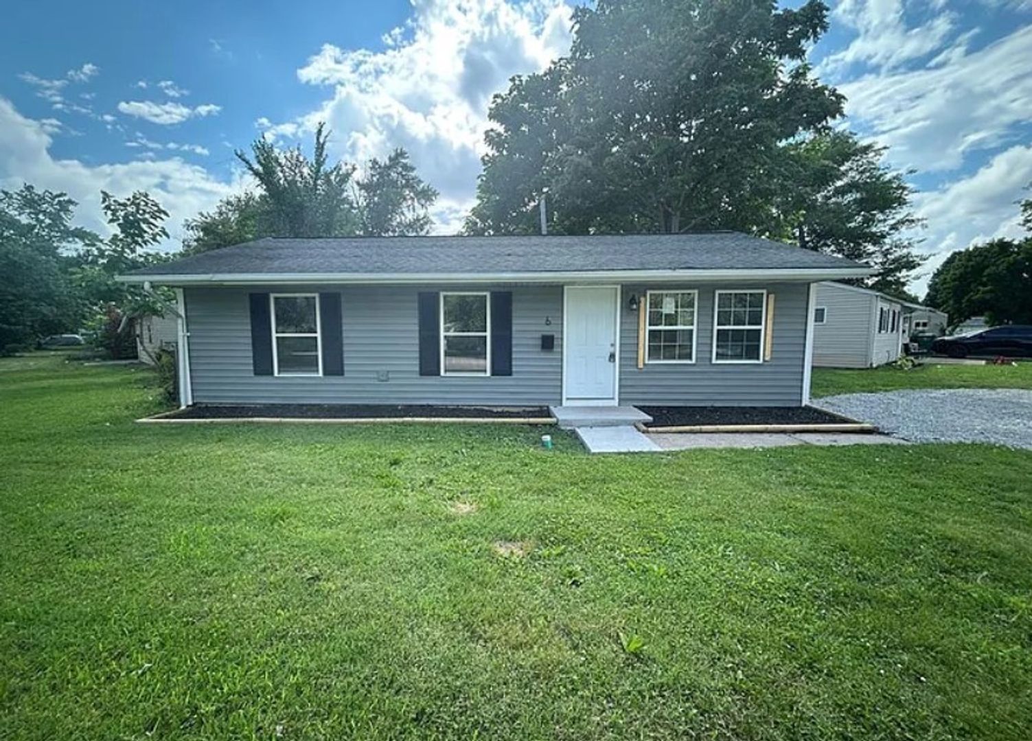 Cahokia House: 6 St Columba Dr