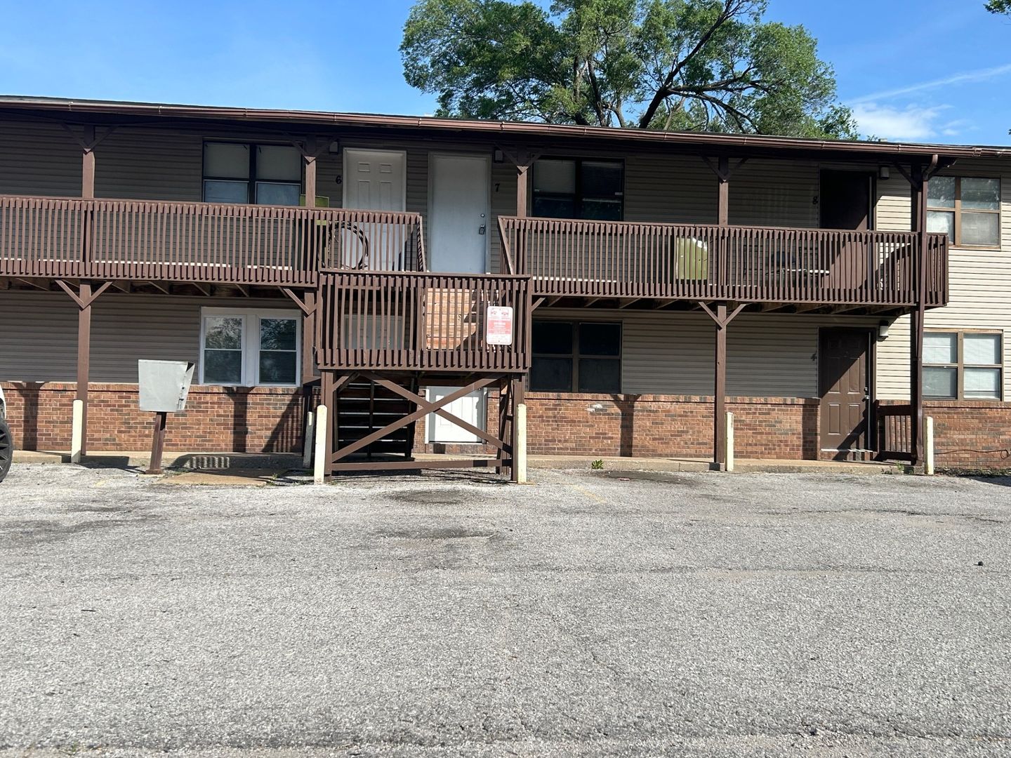 Cahokia Apartment: 4017 Mississippi